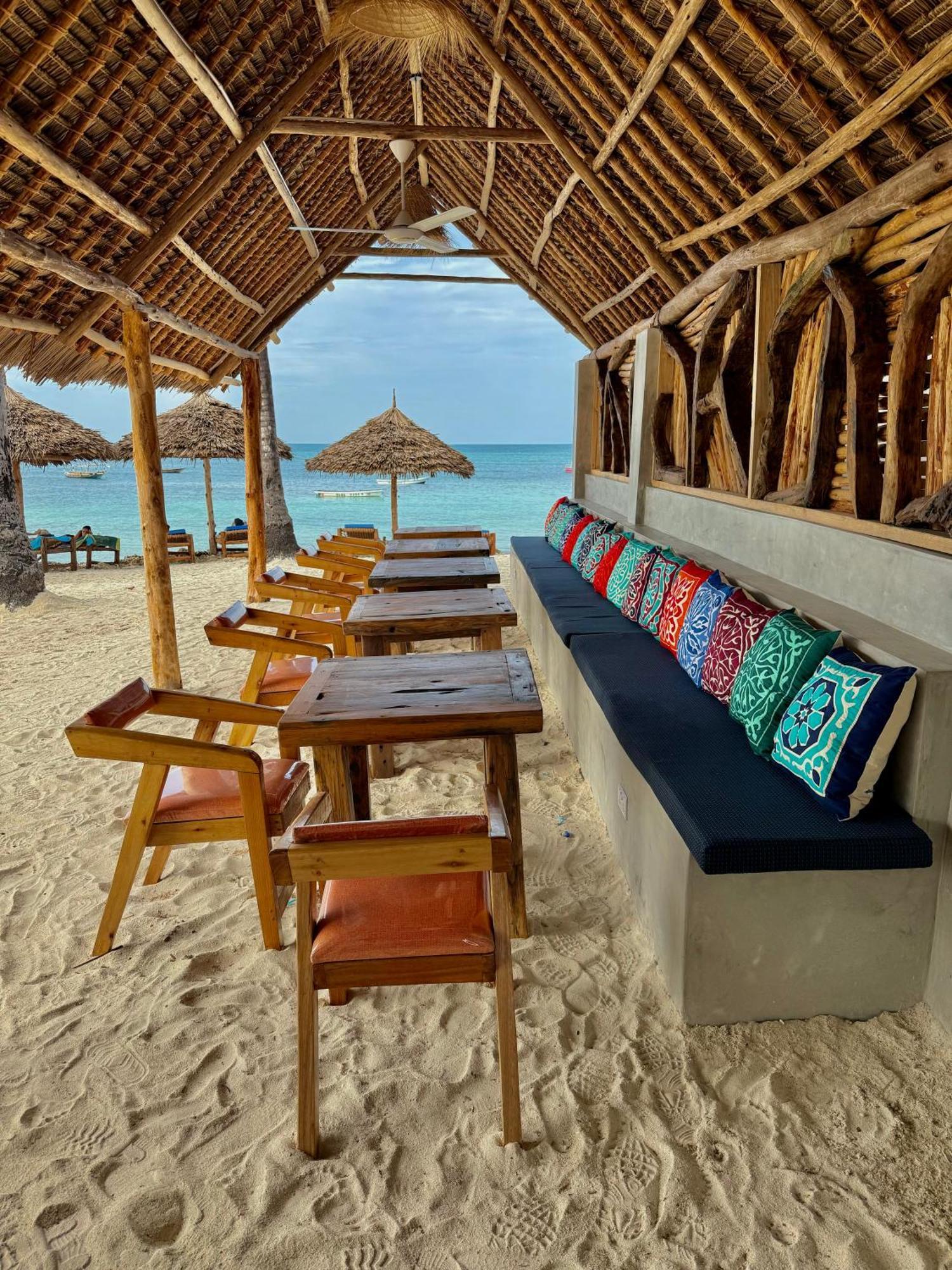 Dhow Beach Boutique Hotel Nungwi Esterno foto